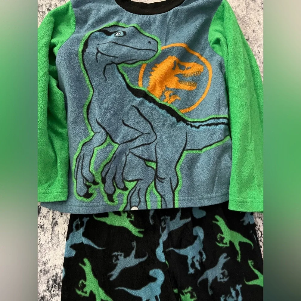 Kids Green and Black TMNT & Jurassic Park Pajama Sets‎ M (8)